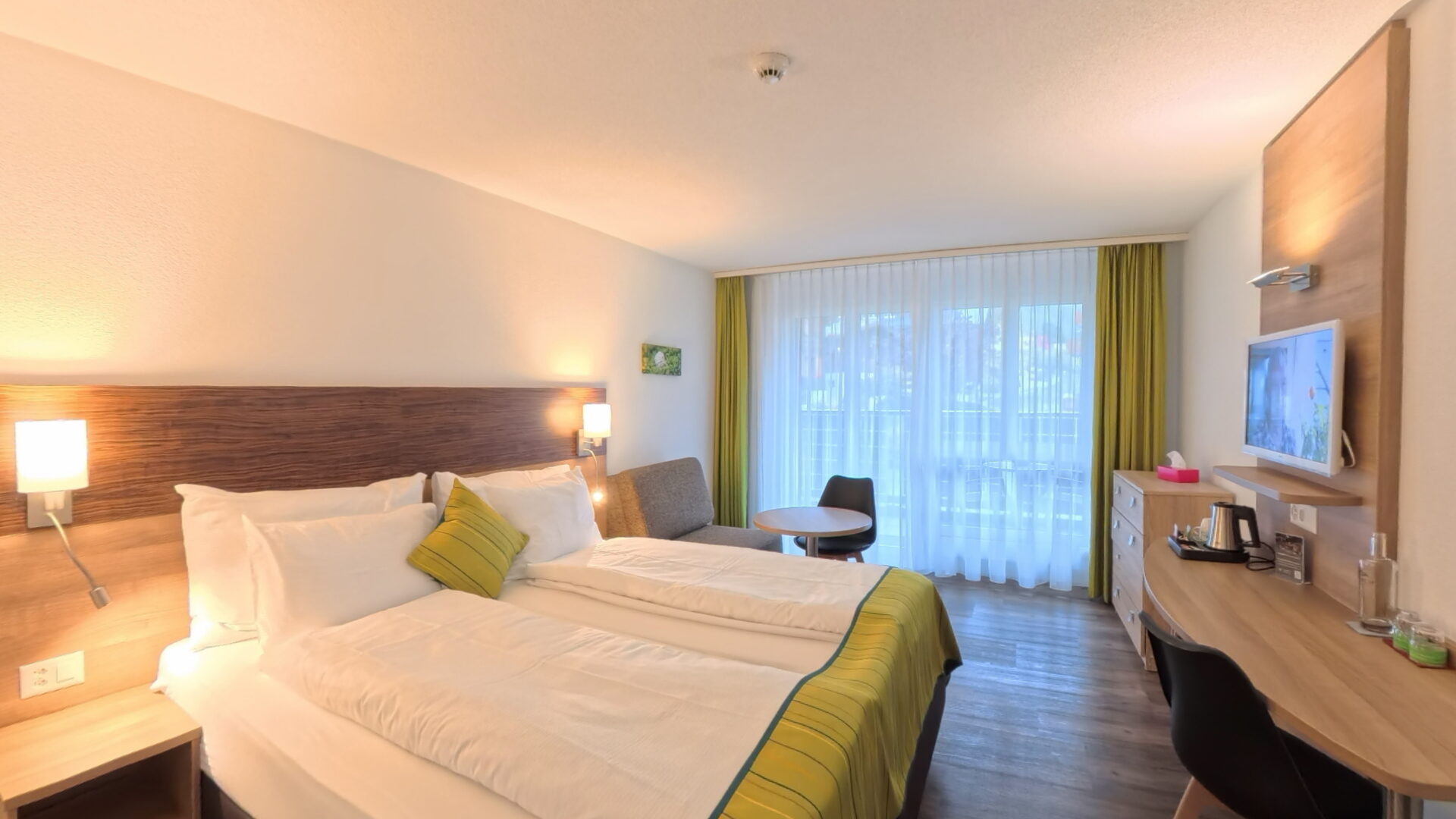 Doppelzimmer Therme 51° mit Balkon und Bergblick