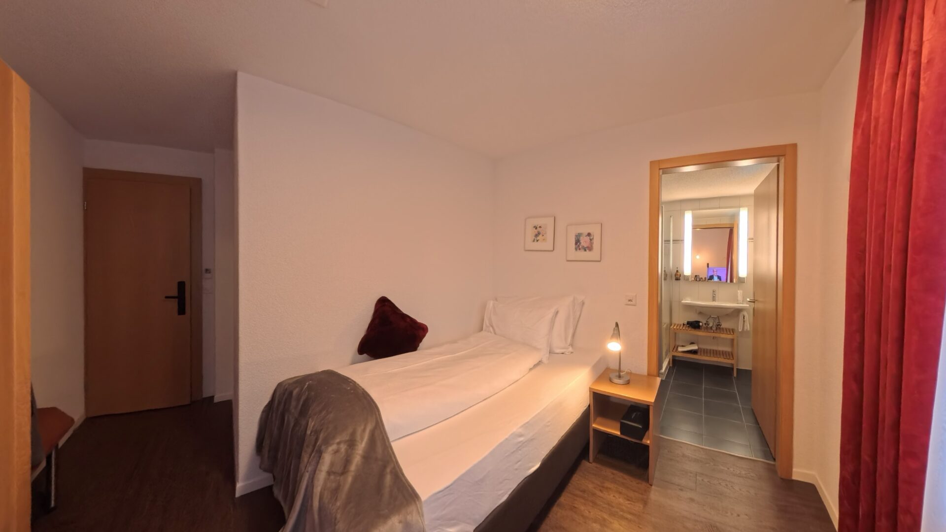 Einzelzimmer im Badehaus Therme 51°