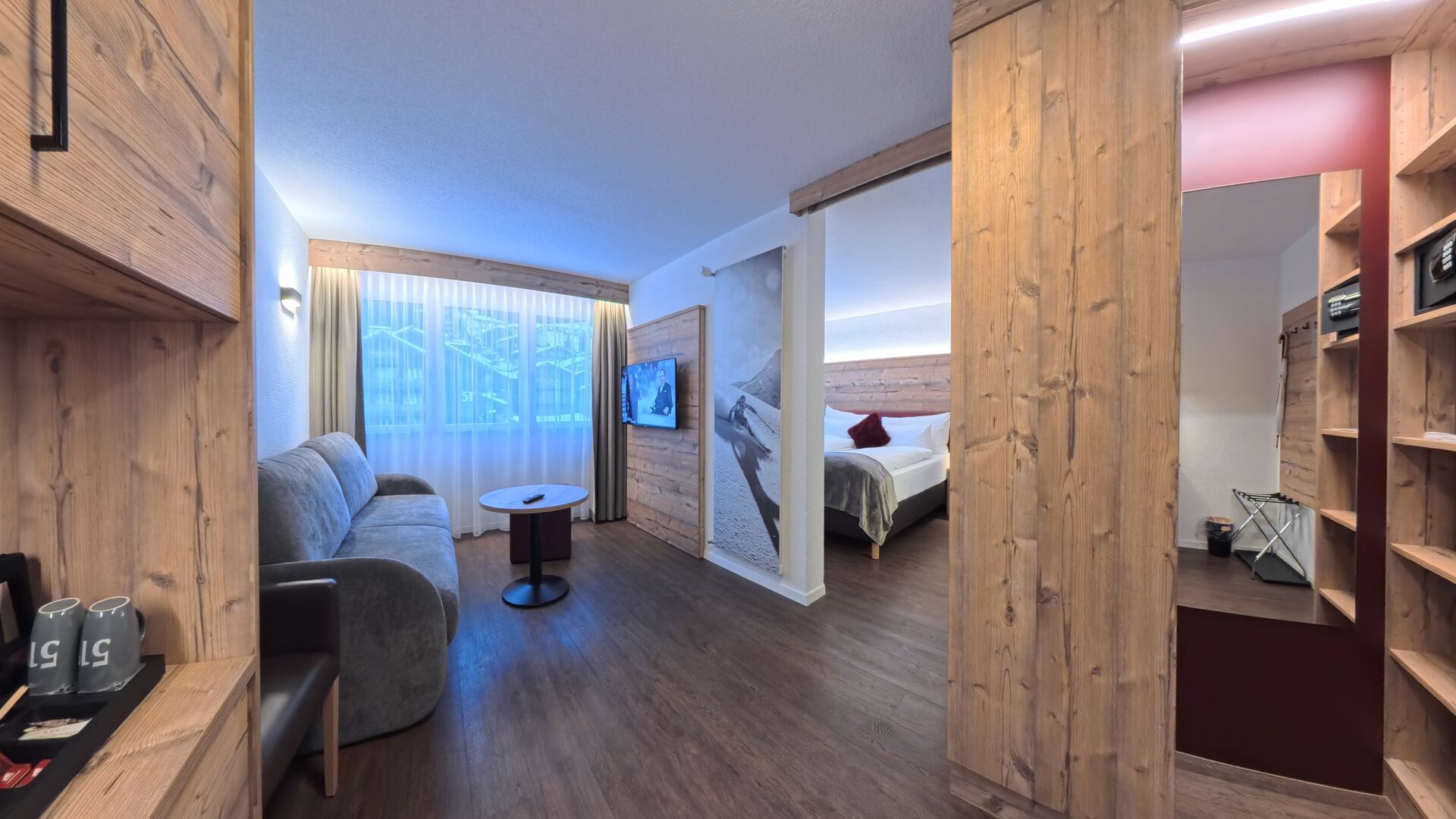 Juniorsuite Therme 51° — Wohn- und Schlafbereich getrennt