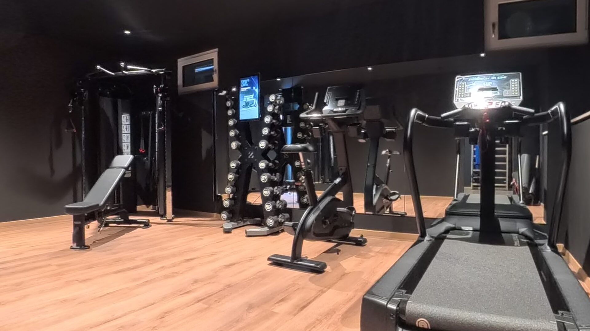 Fitness-Raum Therme 51°