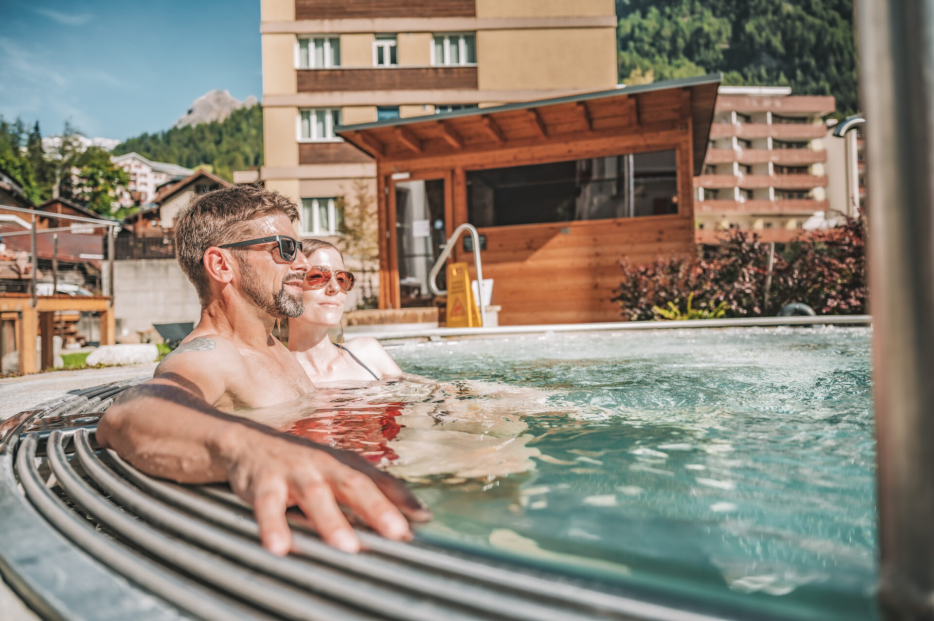 Aussen-Spa 38° mit Blick auf die Gemmiwand