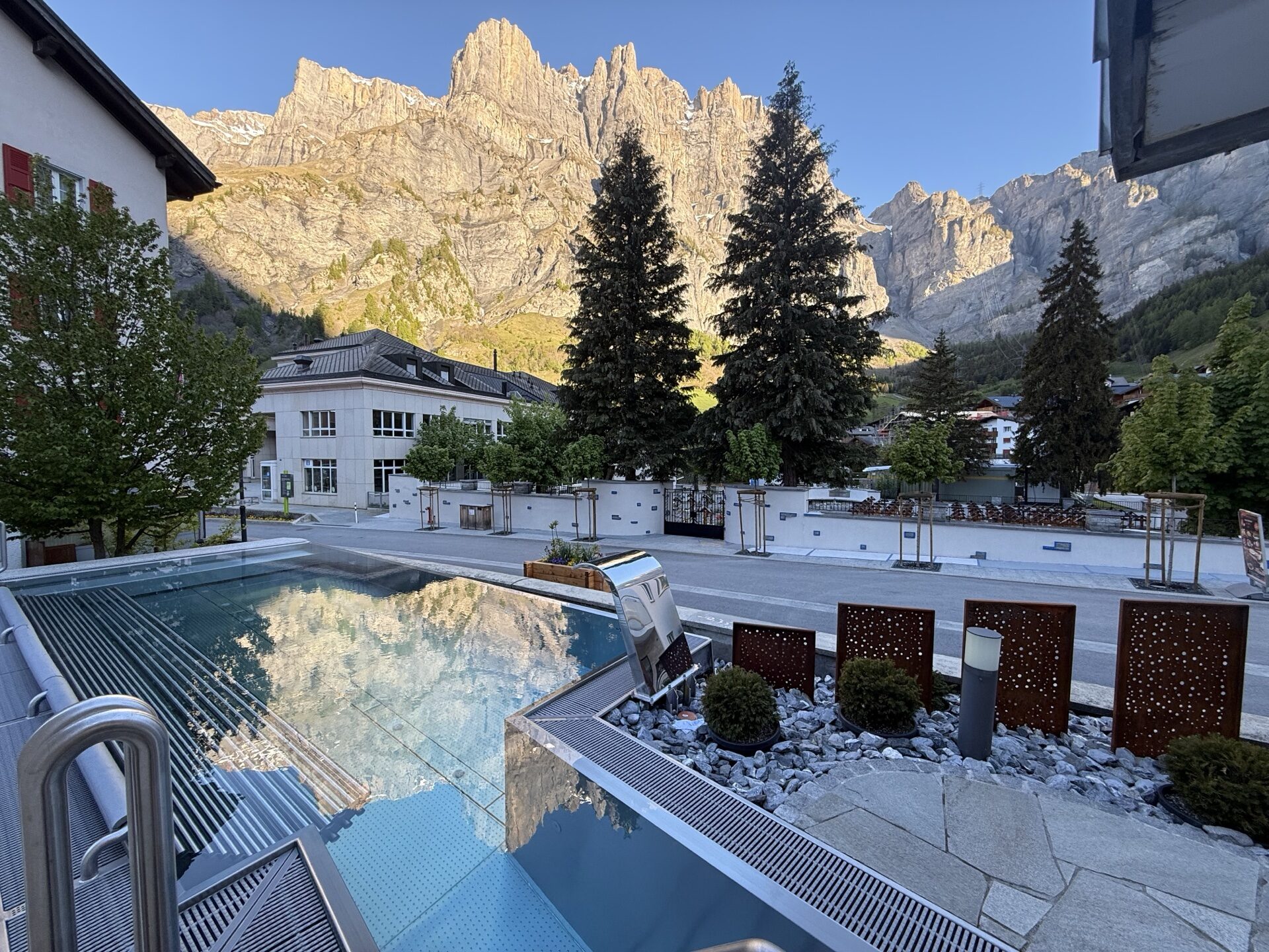 Gemmiblick Aussenbecken Therme 51° Leukerbad